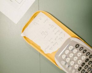 МВФ вимагає від України залучити ФОП до сплати ПДВ. Експерт пояснив, чому імплементація нових правил може затягнутися на роки.