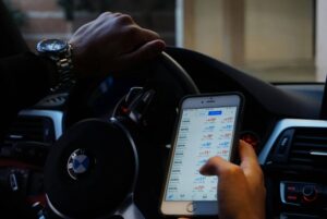 Складність майнінгу біткоїна може зрости у грудні 2025 року, а хешпрайс залишається низьким, загрожуючи прибутковості майнерів.