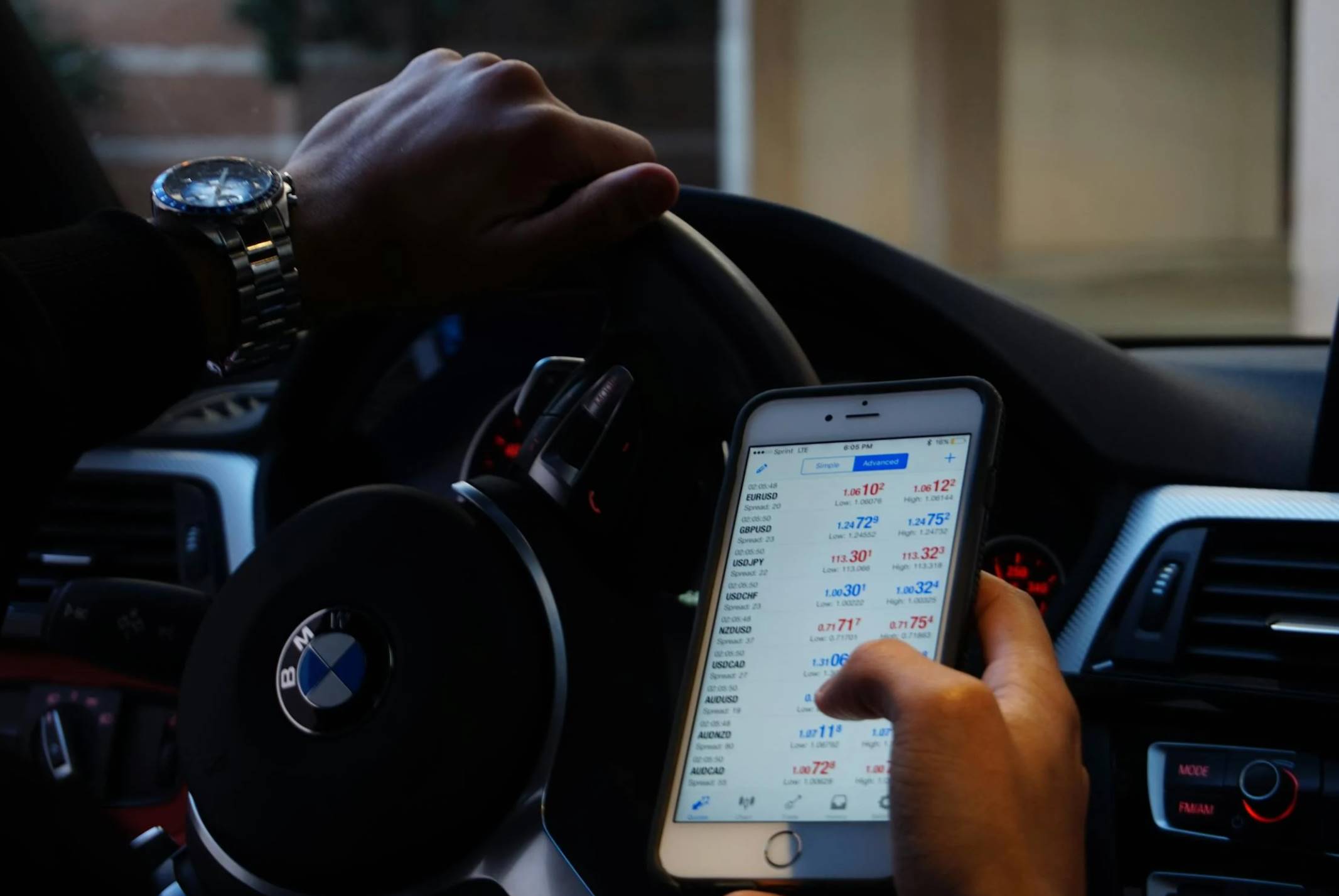 Складність майнінгу біткоїна може зрости у грудні 2025 року, а хешпрайс залишається низьким, загрожуючи прибутковості майнерів.