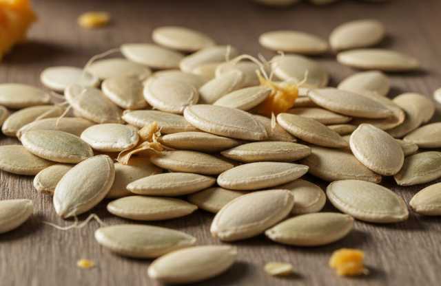 Яка користь гарбузового насіння для організму людини: калорійність, скільки можна вживати на день та кому може нашкодити