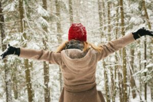 Дізнайтеся, яке свято 25 січня 2026 року: церковний календар, народні прикмети, іменини та міжнародні події. Що не можна робити в цей день за давніми традиціями.