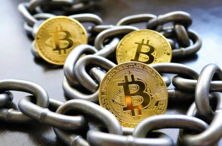 Bitcoin опустився до найнижчого рівня з листопада 2024 року: скільки зараз коштує криптовалюта