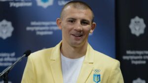 Олександр Хижняк переможно дебютував у професійному боксі, нокаутувавши колумбійця Вільяма Барона в першому раунді вечора Usyk 17 Promotions.