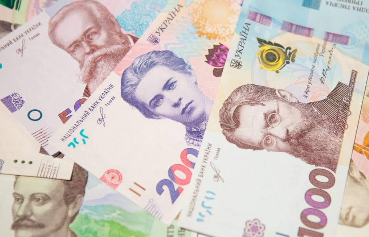 В Україні готують разову виплату 1500 грн для вразливих категорій населення. Допомогу у квітні отримають пенсіонери, ВПО, малозабезпечені та сім’ї.