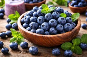 Чорниця — корисна ягода для зору, серця, імунітету й травлення. Дізнайтеся, які вітаміни містить чорниця та як правильно вживати її щодня.