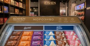 Roshen запустила виробництво морозива під брендами Lacmi та Milky Splash. Новинку продаватимуть лише у фірмових магазинах компанії.