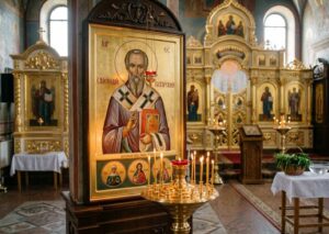 Дізнайтеся, яке церковне свято 20 червня 2026, кого вшановують і як триває Петрів піст. Перегляньте традиції, іменини та поради на день.